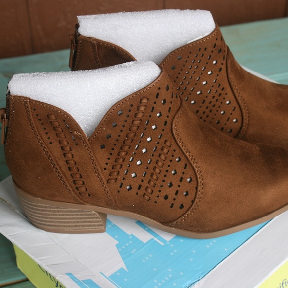 City Classified Emerge Chestnut Cut Out Boots - Picture 4 of 8
